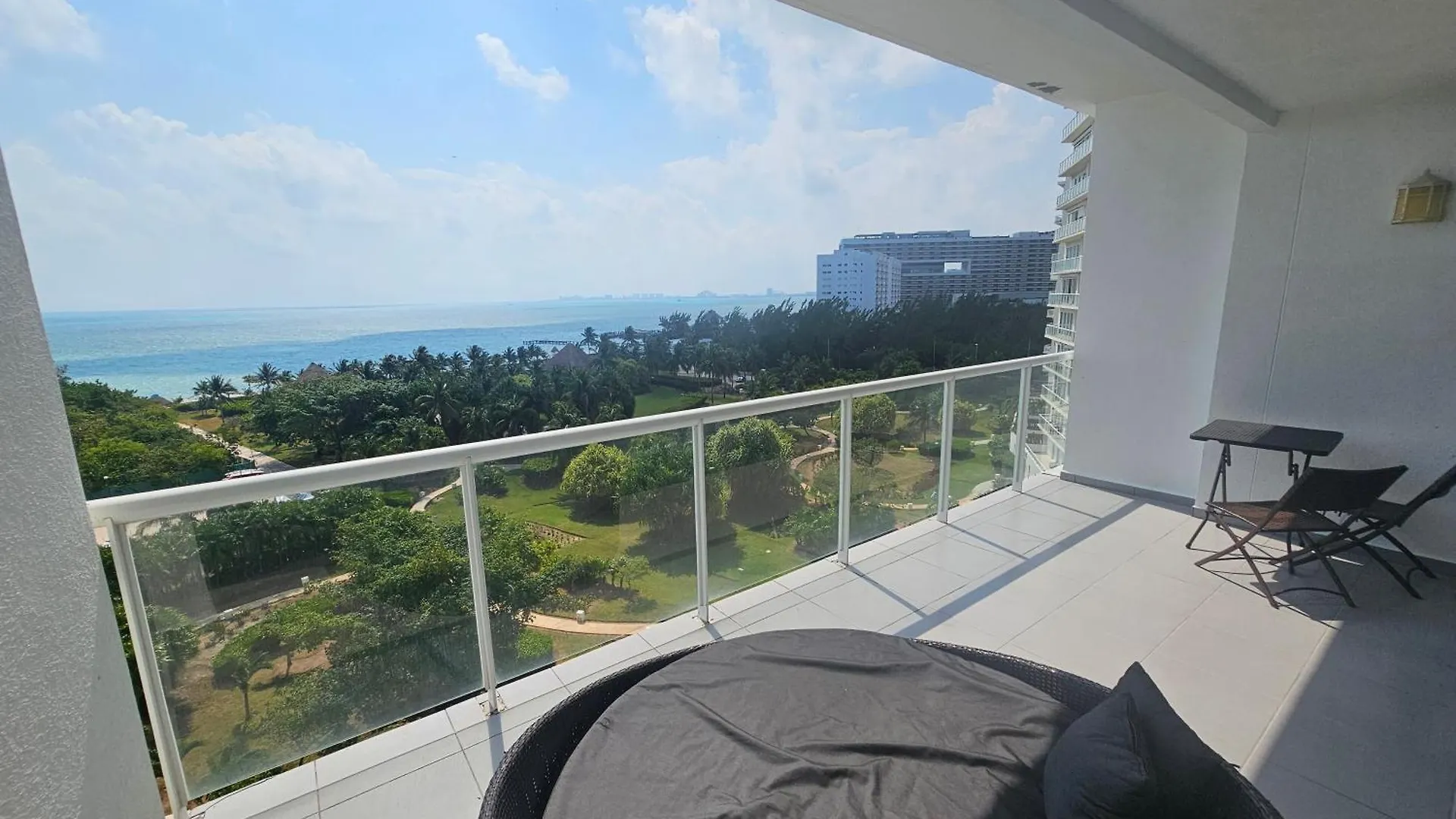 Beachfront Apartments Cancún