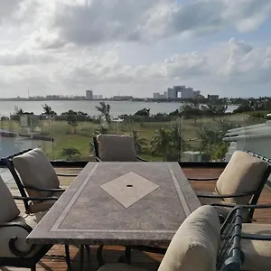 Apartment Big Penthouse With Amazing View, Private Rooftop & Jacuzzi, Cancun