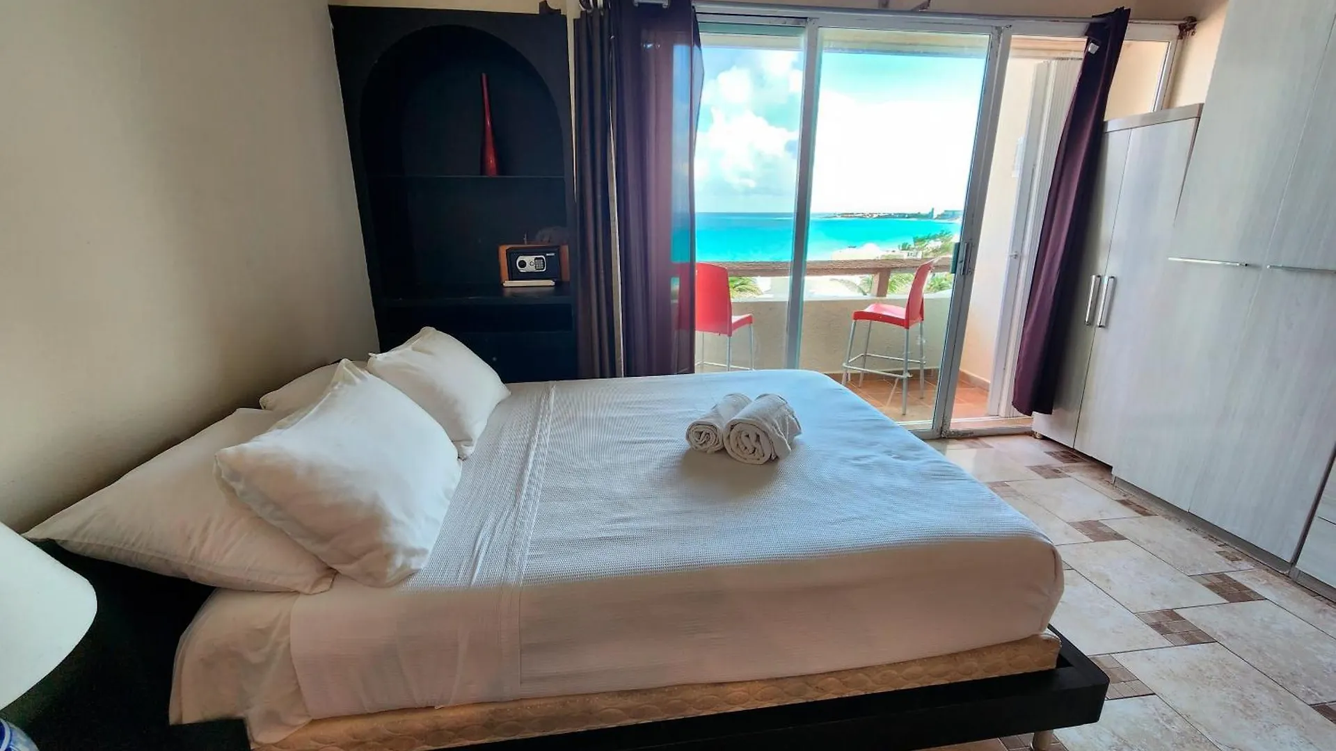 Beachfront Apartments Cancun