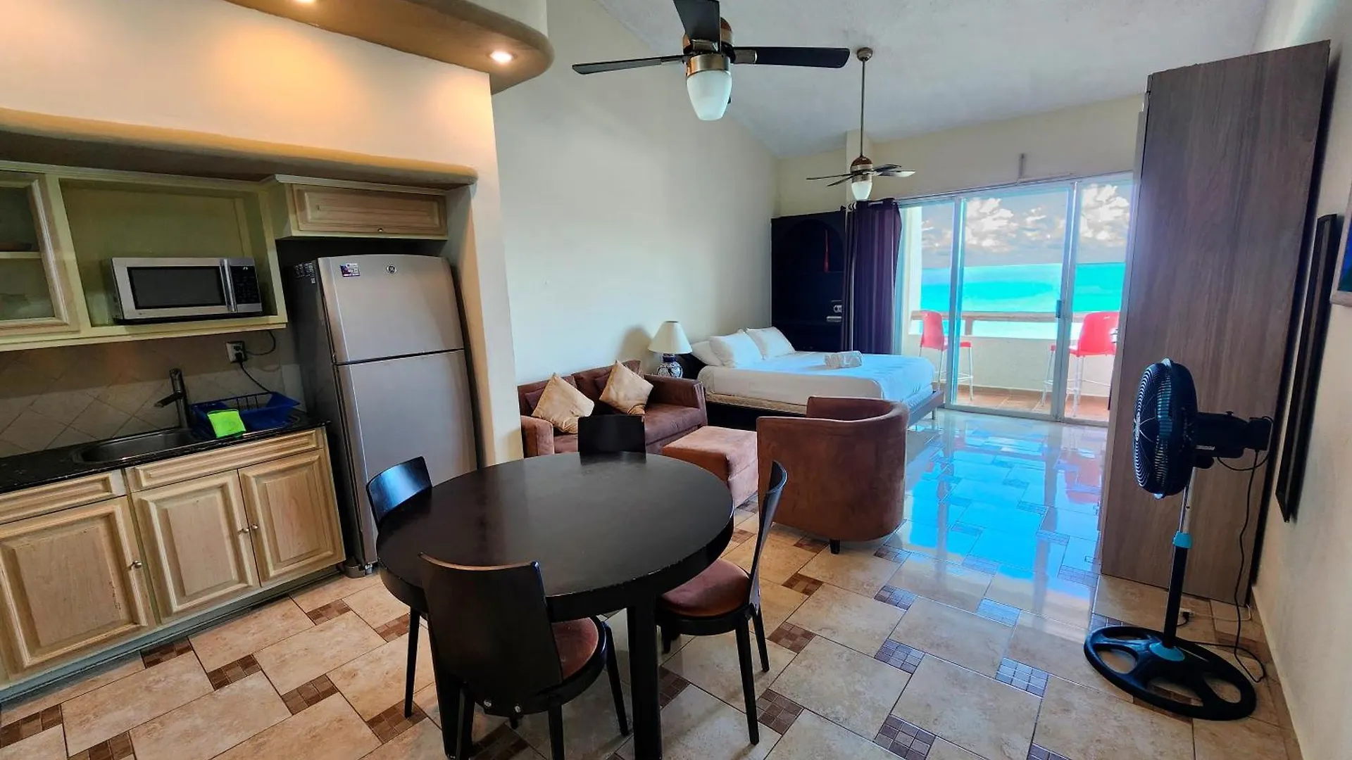 Beachfront Apartments Cancun
