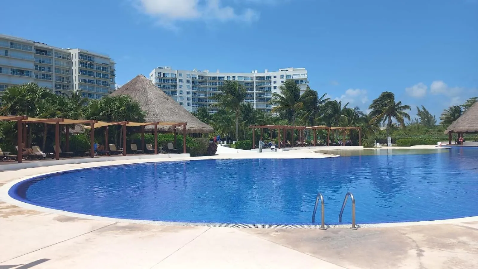 Beachfront Apartments Cancun