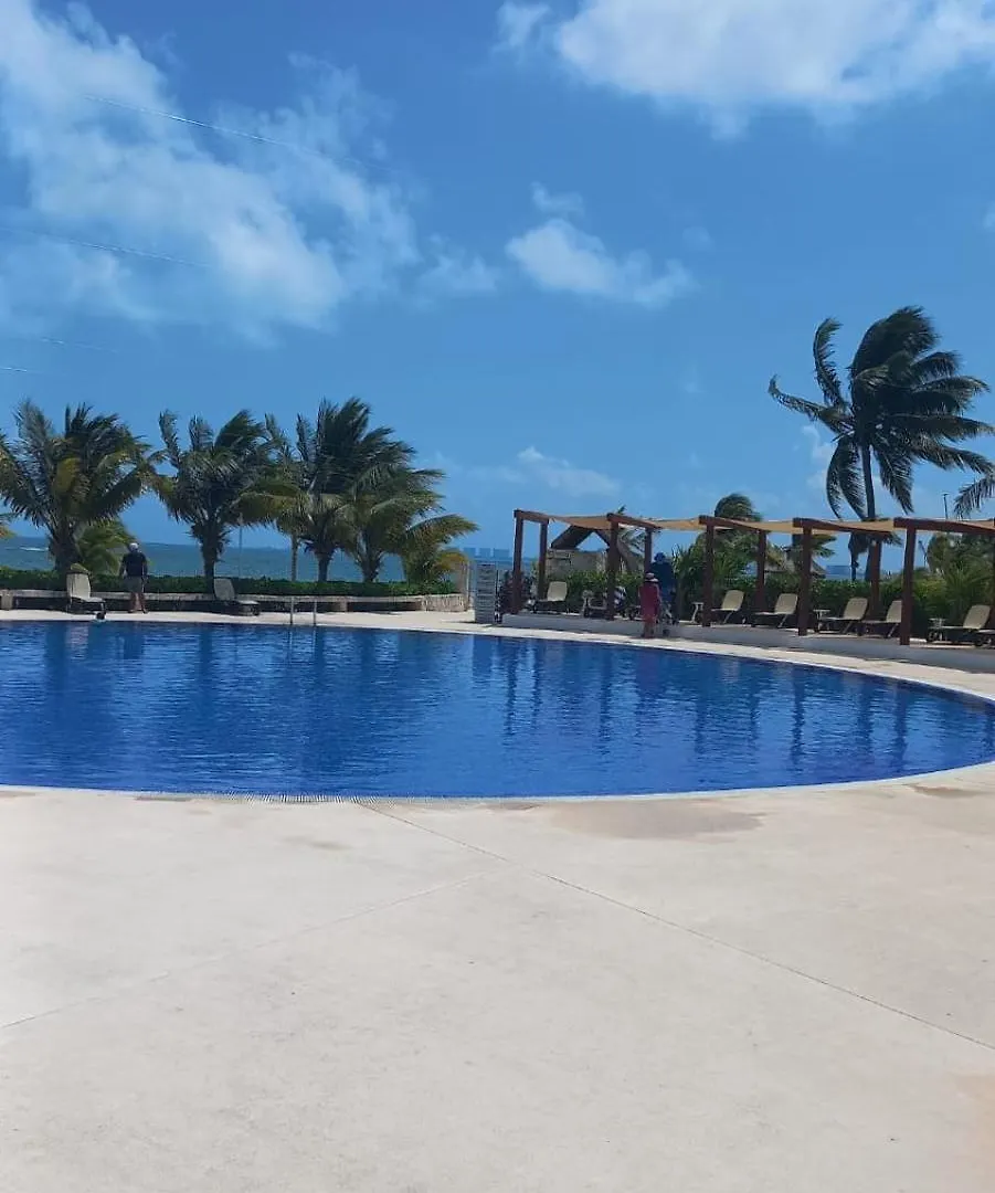 Beachfront Apartments Cancun 0*,