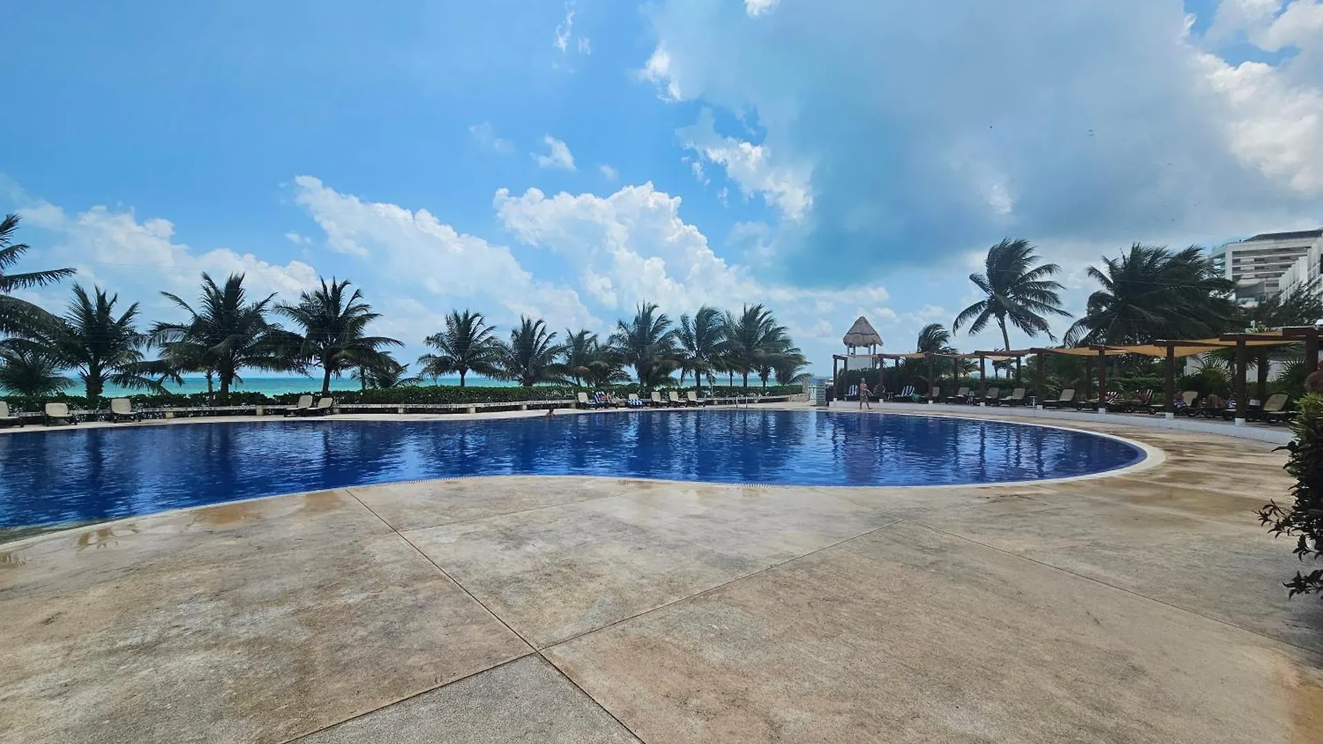 Beachfront Apartments Cancun