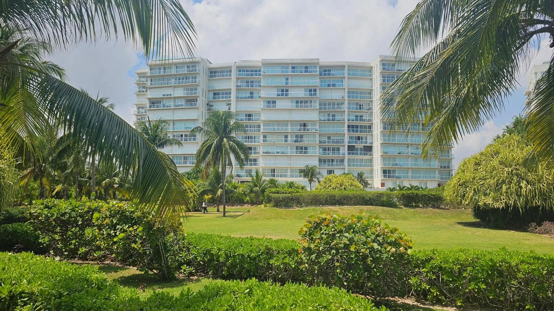 Beachfront Apartments Cancun