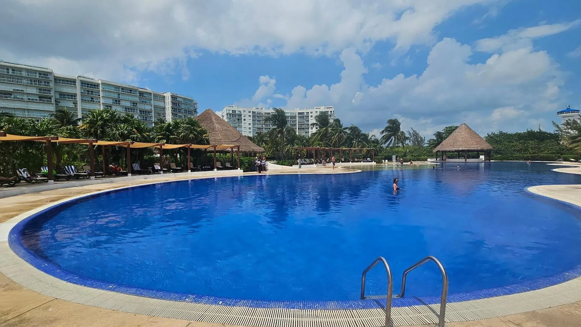 Beachfront Apartments Cancun