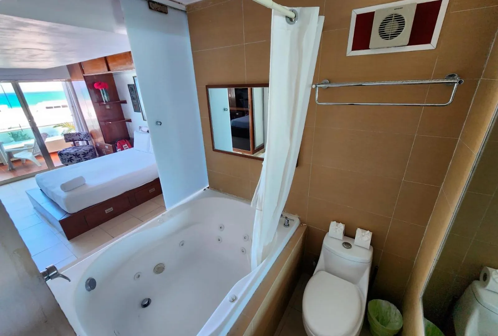 Beachfront Apartments Cancun