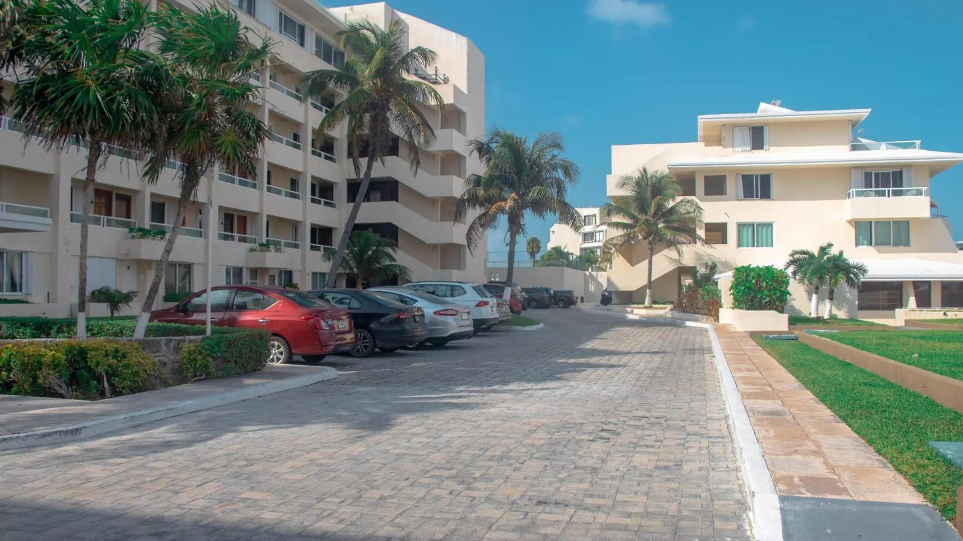 Beachfront Apartments Cancun