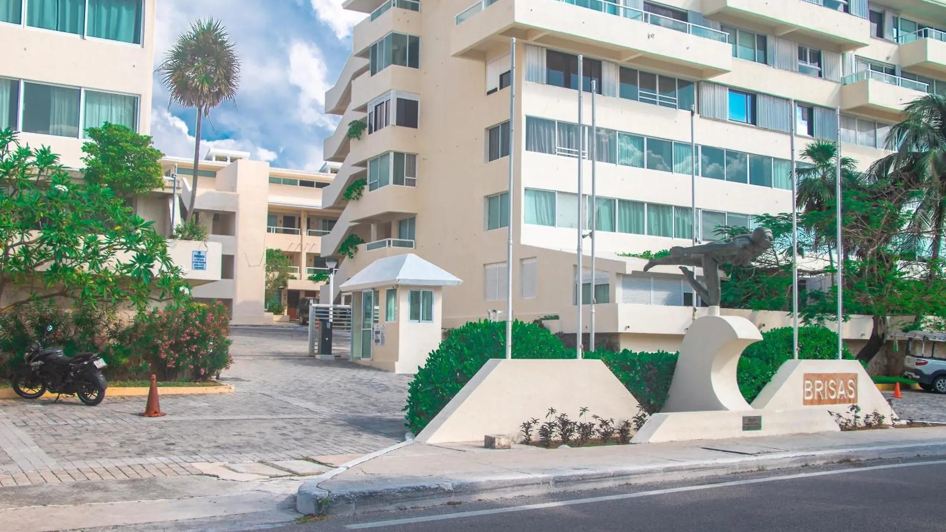 Beachfront Apartments Cancun