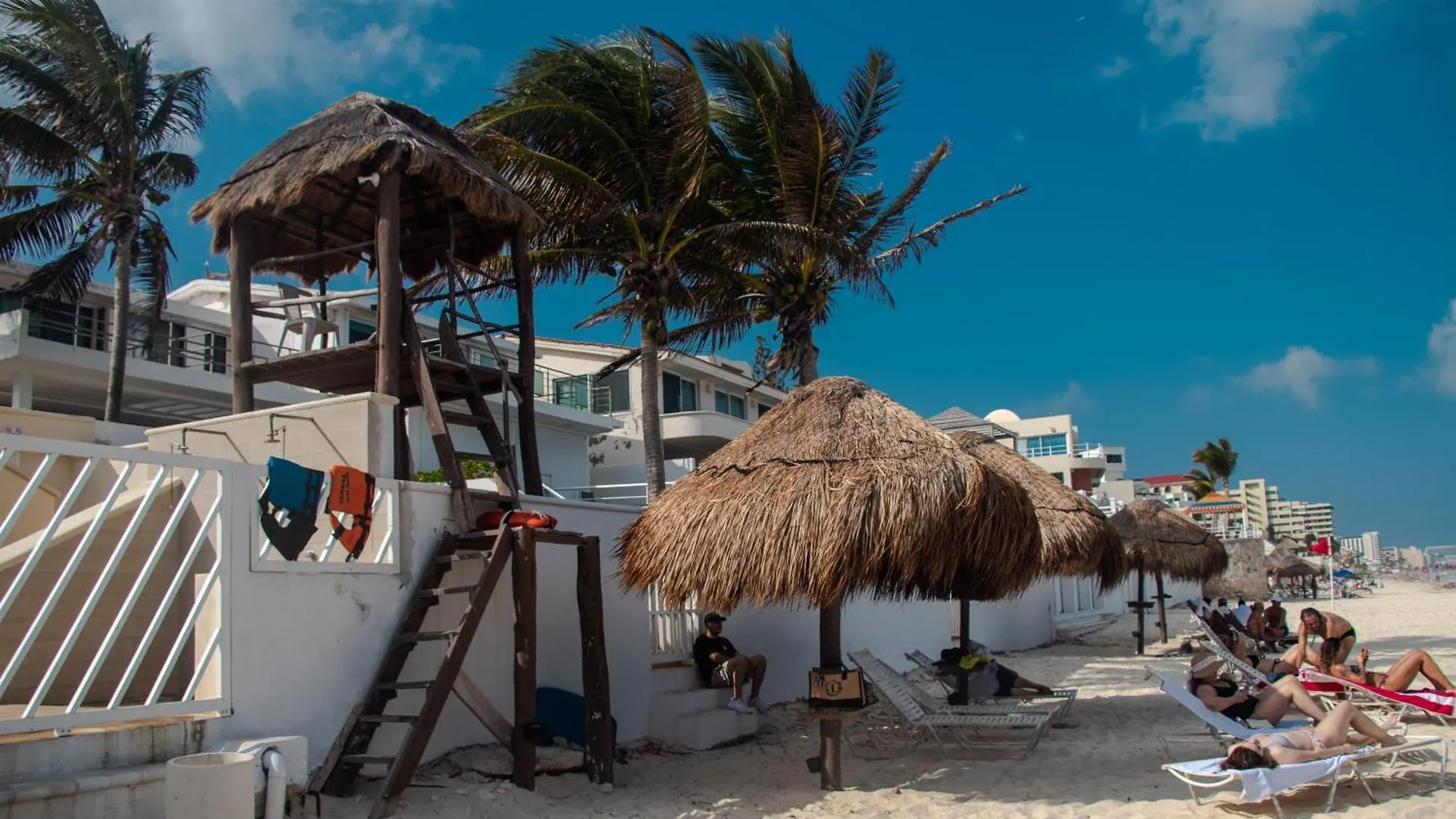 Beachfront Apartments Cancun